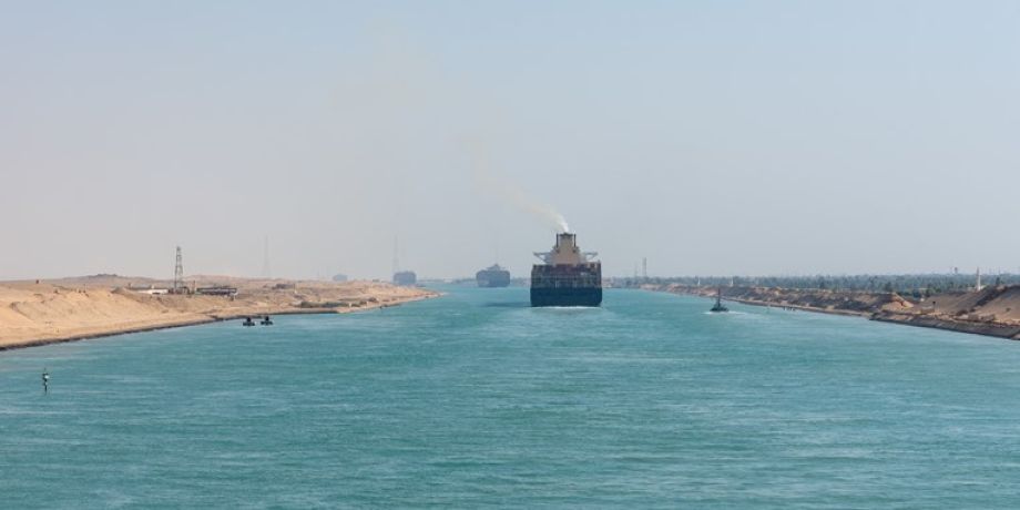 canal-de-suez-vers-une-reprise-du-trafic