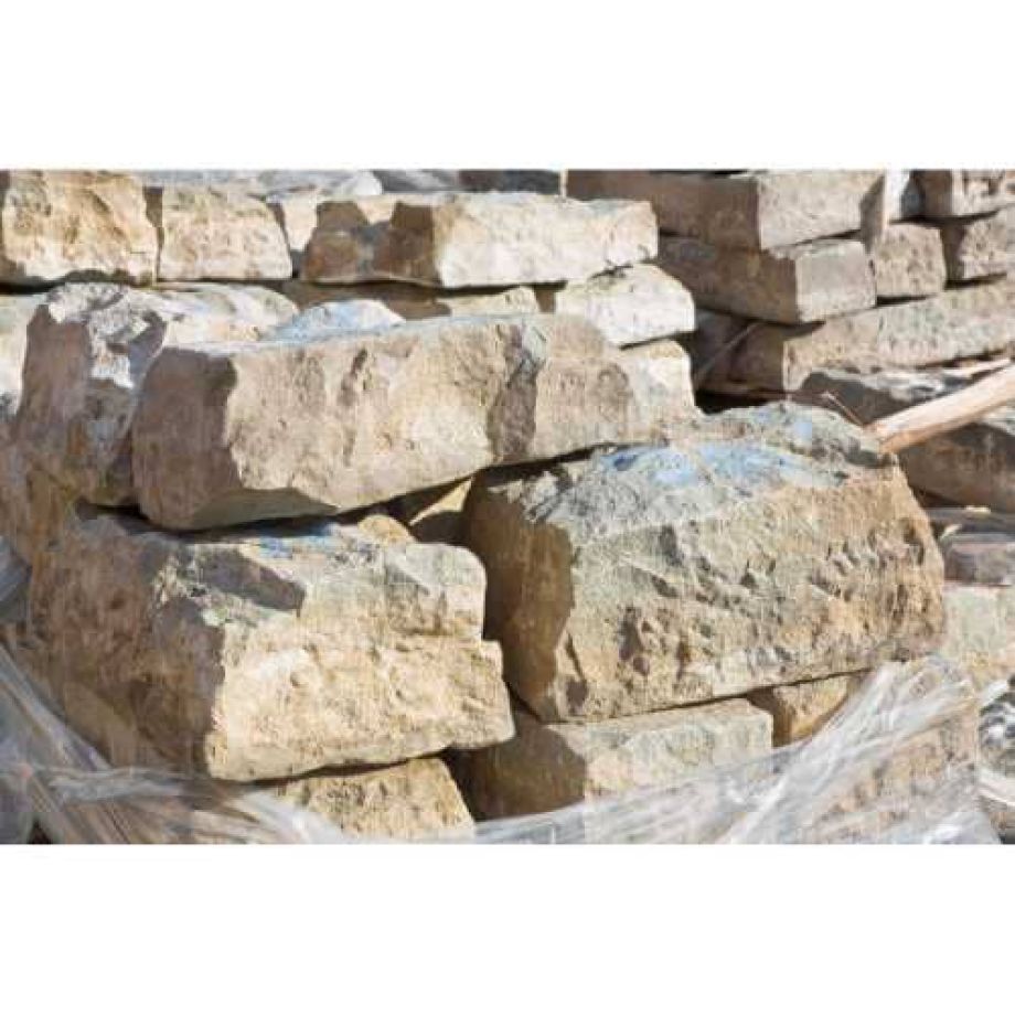 TRANSPORT OF NATURAL STONES AND TRAVERTINES