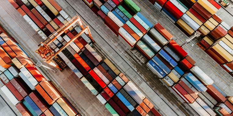 ports-français-la-douane-face-à-la-marée-blanche